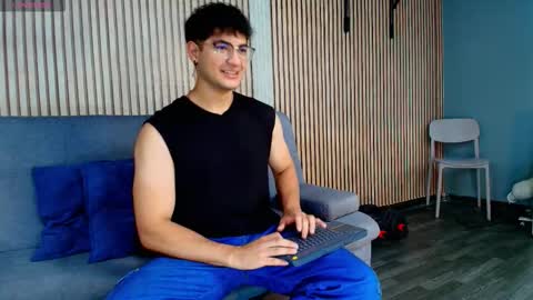 mark_evans1_ online show from 10/11/25, 09:02