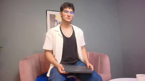 mark_evans1_ online show from 10/23/25, 08:29