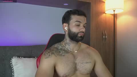 Snapshot of mark_hazze chatting on 04/18/26, 12:25 Mark online show from 04/18/26, 12:25