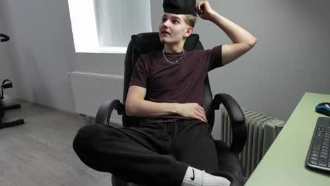 Snapshot of mark_karson chatting on 04/25/26, 07:00 MARK KARSON online show from 04/25/26, 07:00