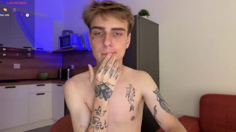 Snapshot of mark_lovrov chatting on 09/13/25, 03:12 Mark 3 online show from 09/13/25, 03:12