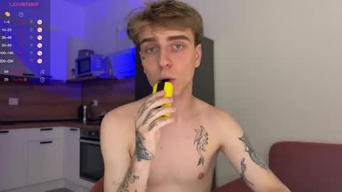 Snapshot of mark_lovrov chatting on 10/06/25, 02:03 Mark 3 online show from 10/06/25, 02:03