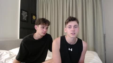 Snapshot of mark_only chatting on 10/21/25, 11:22 Mark  Howard online show from 10/21/25, 11:22