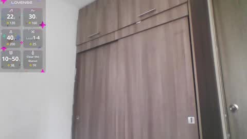 Snapshot of mark_rut chatting on 12/22/24, 06:26 MODEL Mark Rut online show from 12/22/24, 06:26