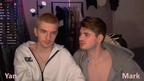 Snapshot of mark_sun chatting on 11/14/25, 03:55 Mark online show from 11/14/25, 03:55