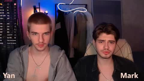 Snapshot of mark_sun chatting on 11/22/25, 08:19 Mark online show from 11/22/25, 08:19