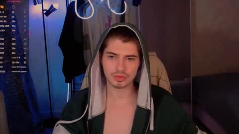 Snapshot of mark_sun chatting on 12/17/25, 03:45 Mark online show from 12/17/25, 03:45