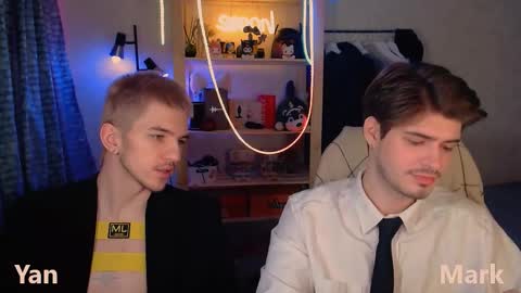 Snapshot of mark_sun chatting on 12/19/25, 04:41 Mark online show from 12/19/25, 04:41