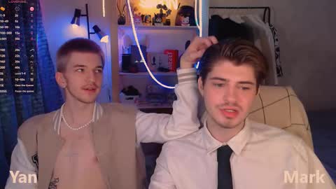 Snapshot of mark_sun chatting on 12/19/25, 06:26 Mark online show from 12/19/25, 06:26