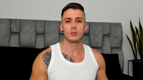 Snapshot of marks_saenz chatting on 01/22/25, 11:43 50 OFF TODAY PM para colaboraciones online show from 01/22/25, 11:43