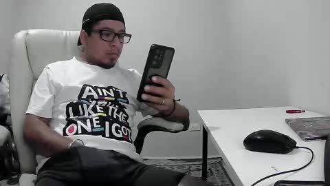 Snapshot of marlovemypup chatting on 03/15/26, 04:40 marlovemypup online show from 03/15/26, 04:40