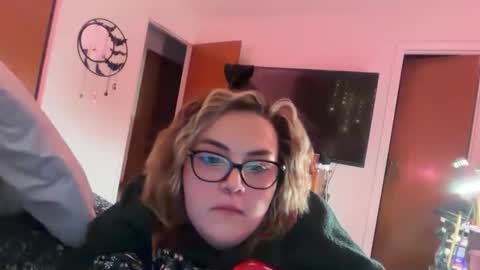 Snapshot of maroon_moon chatting on 11/23/25, 12:10 maroon_moon online show from 11/23/25, 12:10