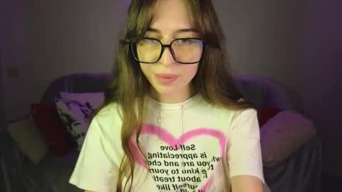 Snapshot of maroonaaa chatting on 01/05/26, 05:27 Mary online show from 01/05/26, 05:27