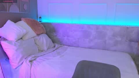 marquise_villaret online show from 02/15/26, 06:32