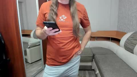 Snapshot of marryplz chatting on 10/01/25, 02:45 Alan online show from 10/01/25, 02:45