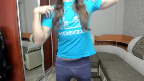 Snapshot of marryplz chatting on 10/13/25, 08:03 Alan online show from 10/13/25, 08:03