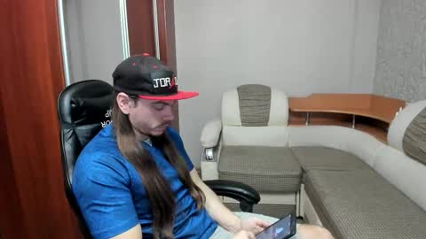 Snapshot of marryplz chatting on 12/13/25, 07:53 Alan online show from 12/13/25, 07:53