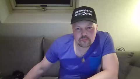 Snapshot of mars0481 chatting on 02/19/25, 11:25 mars0481 online show from 02/19/25, 11:25