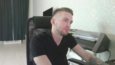 Snapshot of marselle_looker chatting on 11/12/25, 01:55 Marselle online show from 11/12/25, 01:55