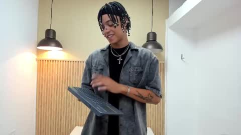 Snapshot of marshall_spencer chatting on 09/16/25, 01:12 MARSHALL online show from 09/16/25, 01:12