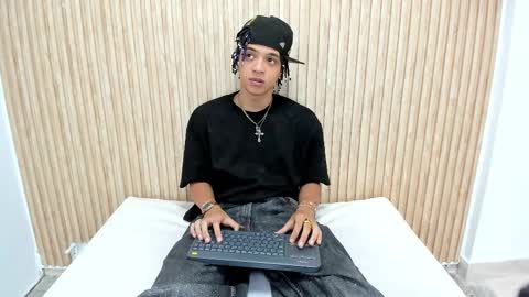 Snapshot of marshall_spencer chatting on 09/22/25, 01:24 MARSHALL online show from 09/22/25, 01:24