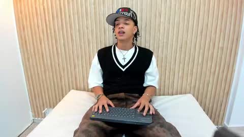 Snapshot of marshall_spencer chatting on 09/26/25, 01:37 MARSHALL online show from 09/26/25, 01:37