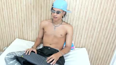 Snapshot of marshall_spencer chatting on 10/01/25, 01:50 MARSHALL online show from 10/01/25, 01:50