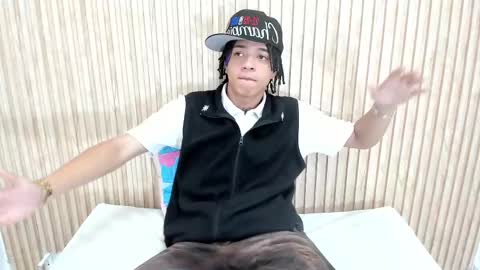 Snapshot of marshall_spencer chatting on 10/04/25, 12:58 MARSHALL online show from 10/04/25, 12:58