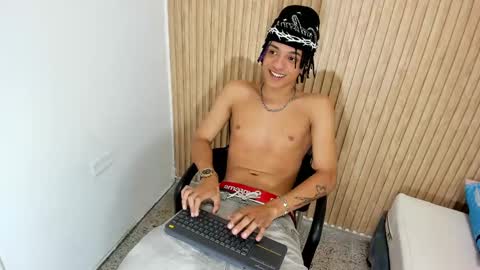 Snapshot of marshall_spencer chatting on 10/05/25, 12:58 MARSHALL online show from 10/05/25, 12:58