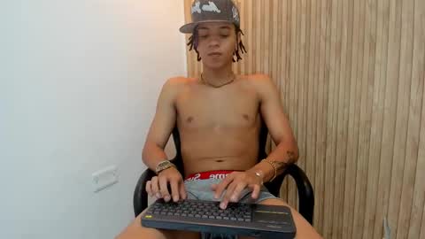 Snapshot of marshall_spencer chatting on 10/15/25, 01:55 MARSHALL online show from 10/15/25, 01:55