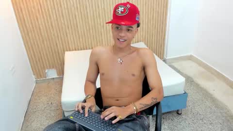 Snapshot of marshall_spencer chatting on 10/25/25, 02:02 MARSHALL online show from 10/25/25, 02:02