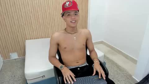 Snapshot of marshall_spencer chatting on 10/29/25, 01:13 MARSHALL online show from 10/29/25, 01:13