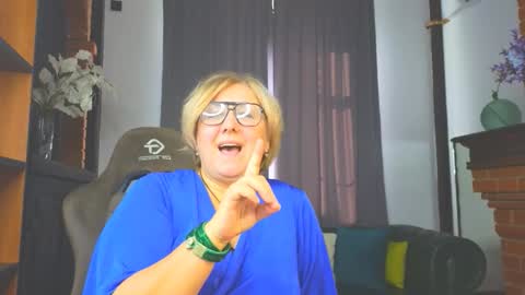marta_wils online show from 10/31/25, 06:58