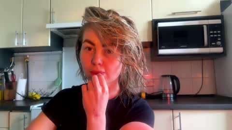Snapshot of martaluna_ chatting on 06/13/26, 09:29 Marta online show from 06/13/26, 09:29