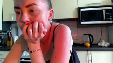 Snapshot of martaluna_ chatting on 06/14/26, 07:43 Marta online show from 06/14/26, 07:43