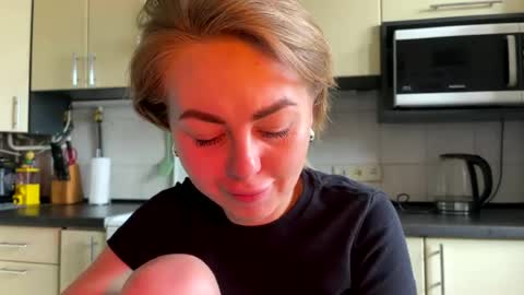 Snapshot of martaluna_ chatting on 06/18/26, 08:14 Marta online show from 06/18/26, 08:14