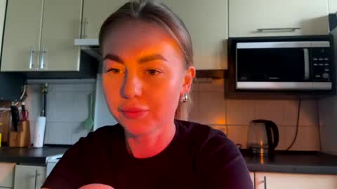 Snapshot of martaluna_ chatting on 06/18/26, 02:54 Marta online show from 06/18/26, 02:54