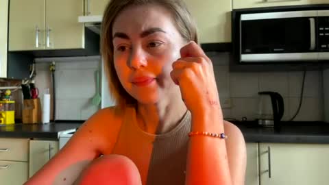 Snapshot of martaluna_ chatting on 06/20/26, 10:18 Marta online show from 06/20/26, 10:18