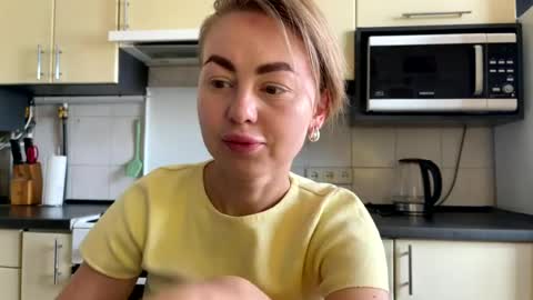Snapshot of martaluna_ chatting on 06/22/26, 07:16 Marta online show from 06/22/26, 07:16