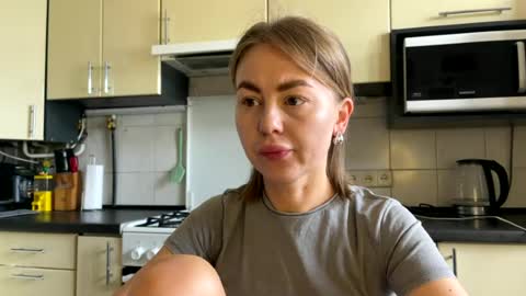 Snapshot of martaluna_ chatting on 06/26/26, 08:30 Marta online show from 06/26/26, 08:30