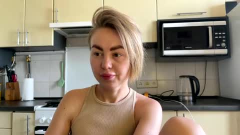 Snapshot of martaluna_ chatting on 06/29/26, 07:25 Marta online show from 06/29/26, 07:25