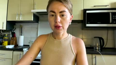 Snapshot of martaluna_ chatting on 06/29/26, 11:54 Marta online show from 06/29/26, 11:54