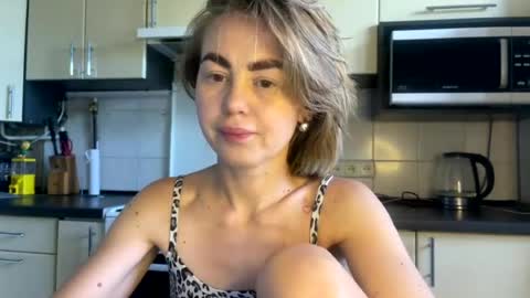 Snapshot of martaluna_ chatting on 07/01/26, 01:13 Marta online show from 07/01/26, 01:13