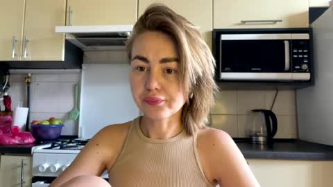 Snapshot of martaluna_ chatting on 07/05/26, 08:54 Marta online show from 07/05/26, 08:54