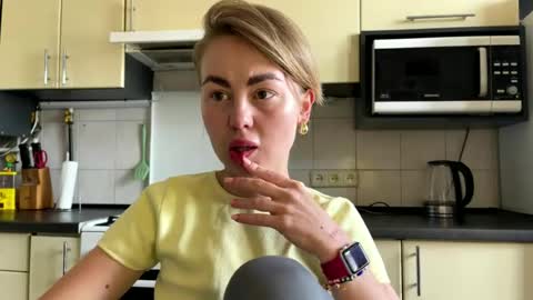 Snapshot of martaluna_ chatting on 07/07/26, 07:34 Marta online show from 07/07/26, 07:34