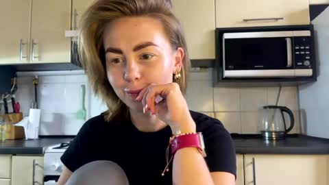 Snapshot of martaluna_ chatting on 07/10/26, 10:40 Marta online show from 07/10/26, 10:40