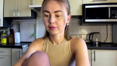 Snapshot of martaluna_ chatting on 07/17/26, 12:01 Marta online show from 07/17/26, 12:01