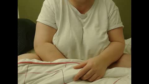 Snapshot of marthabriest chatting on 02/04/25, 04:37 Martha online show from 02/04/25, 04:37