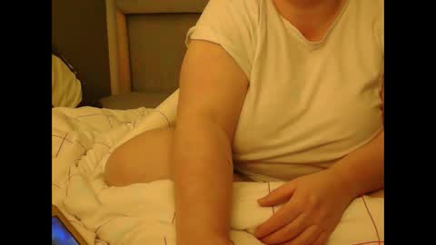 Snapshot of marthabriest chatting on 02/14/25, 04:37 Martha online show from 02/14/25, 04:37