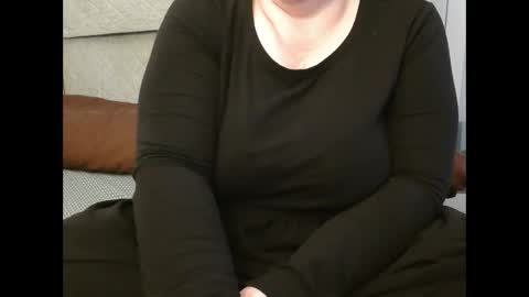 Snapshot of marthabriest chatting on 03/03/25, 06:48 Martha online show from 03/03/25, 06:48